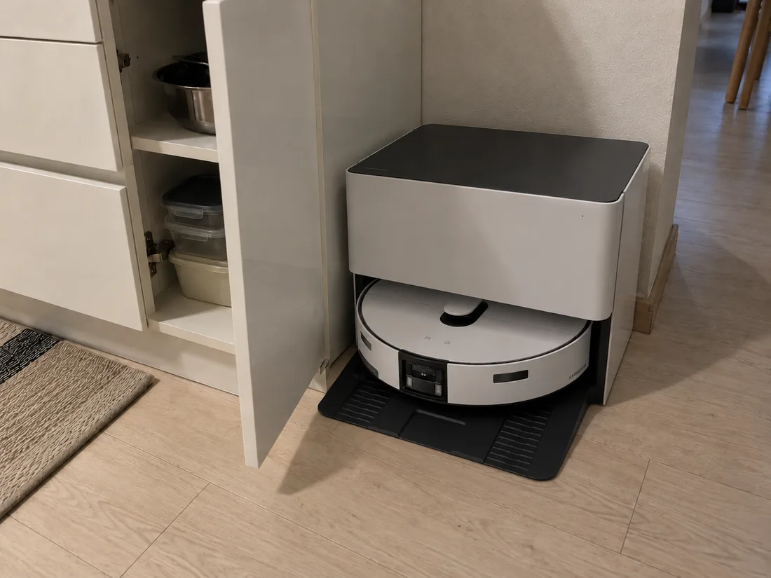 삼성 VR90F01SAG 제품을 참고해 주방에 배치한 AI 연출 장면